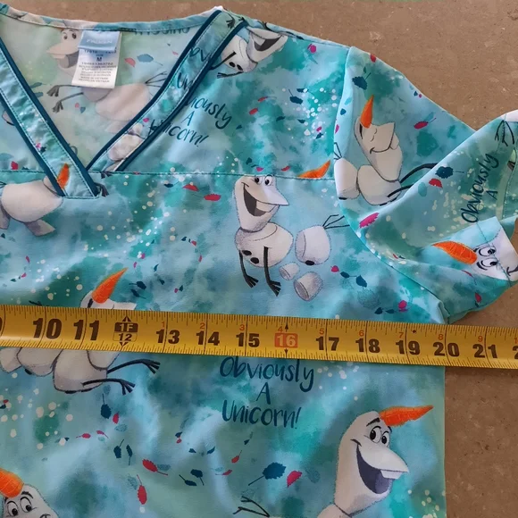 Disney Scrubs Blue Teal Scrub Top Size Med Frozen Olaf Unicorn Winter V Neck - Picture 7 of 9